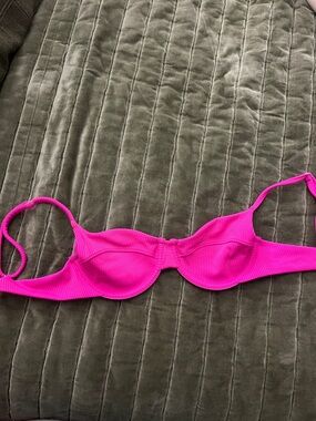 One one size medium Ribbed  Pink Underwire Bikini Top